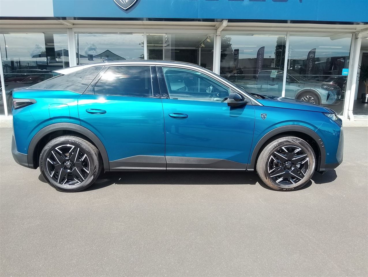 Vehicle image 3
