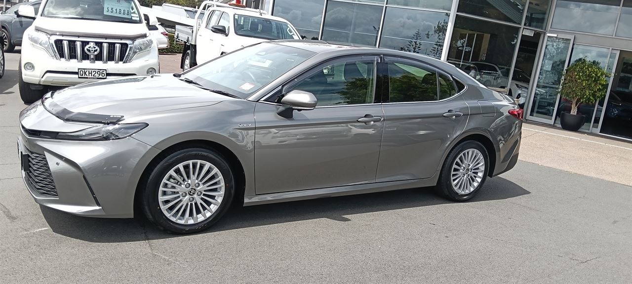 Vehicle image 5