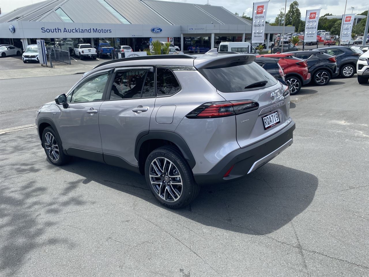 Vehicle image 5