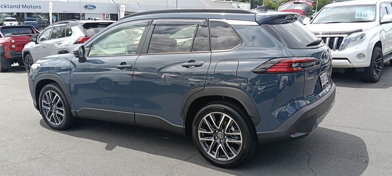 Vehicle image 5