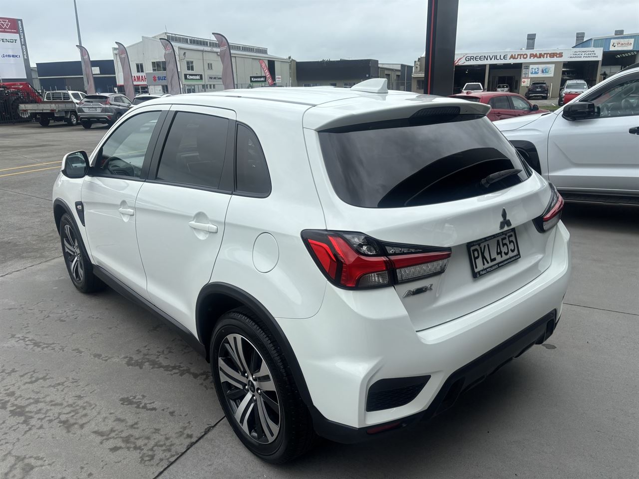Vehicle image 5