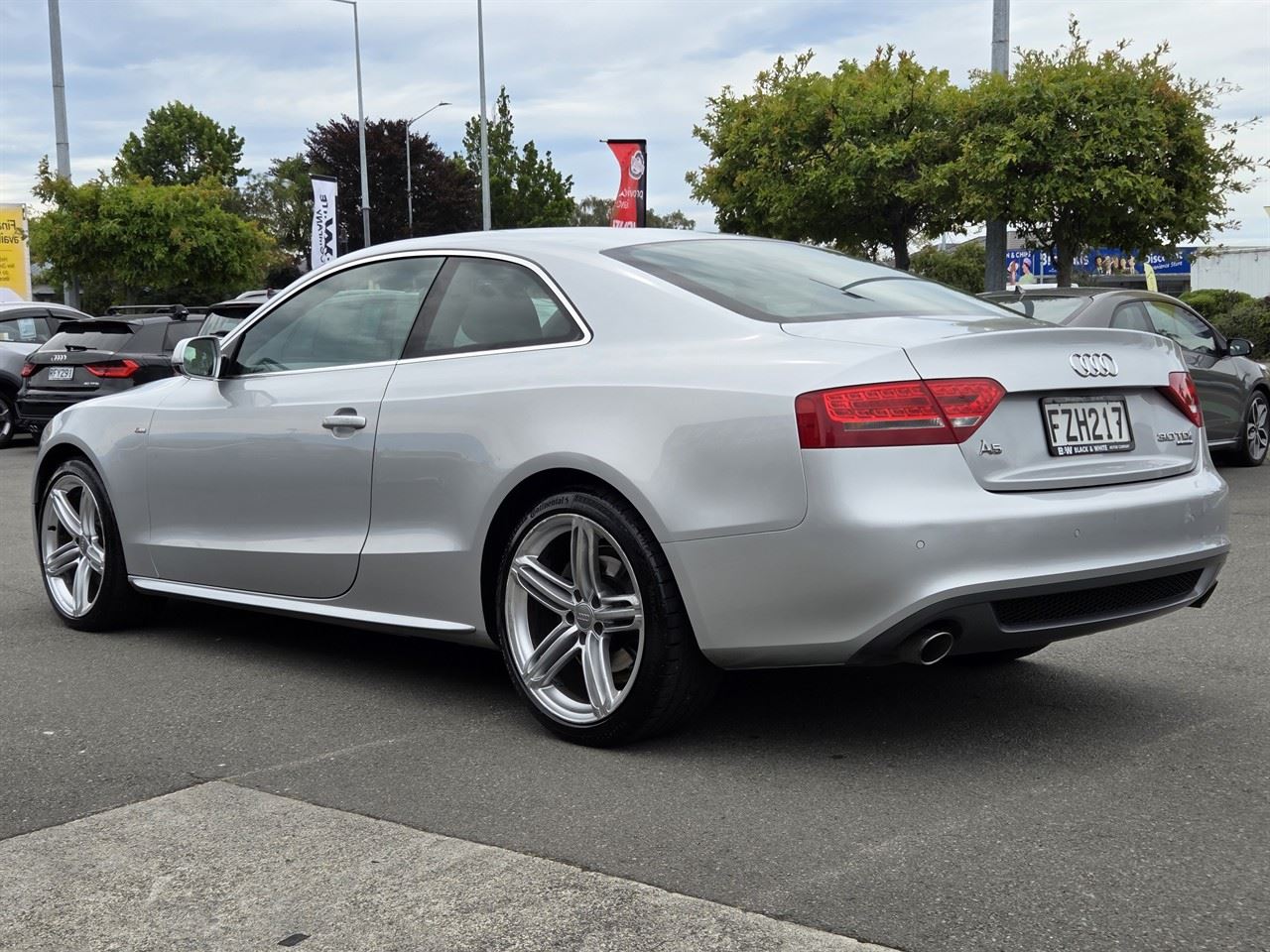 Vehicle image 5