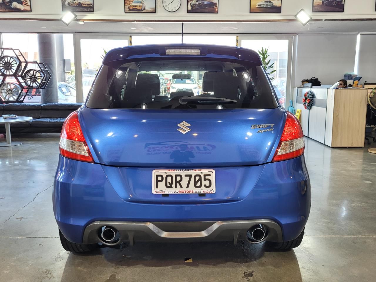 Vehicle image 5