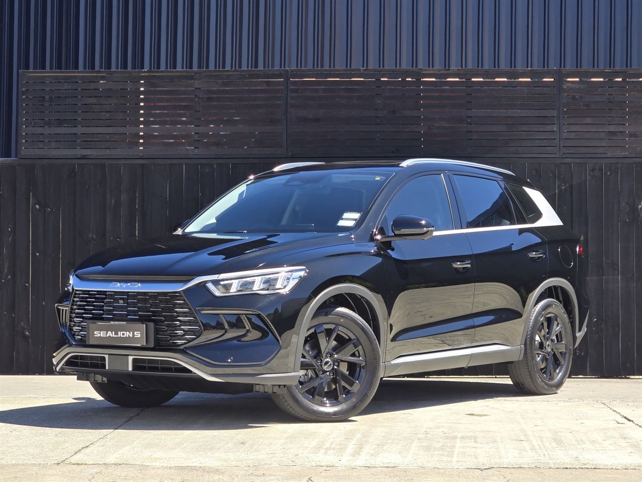 Vehicle image 5