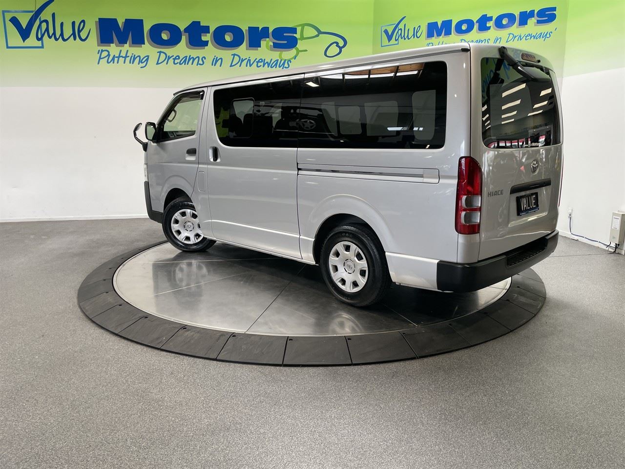Vehicle image 5