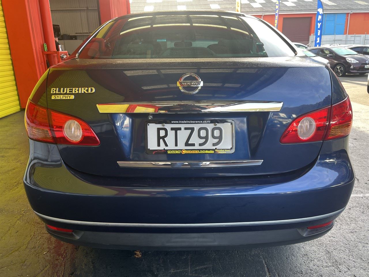 Vehicle image 5