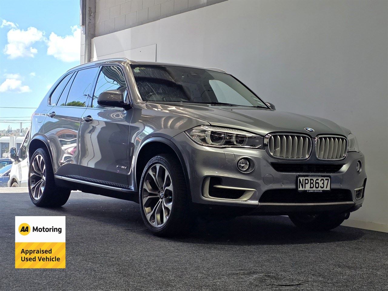 Vehicle image 4