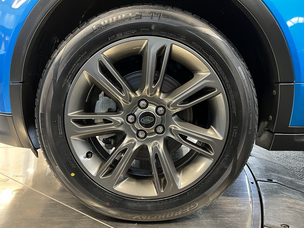 Vehicle image 5