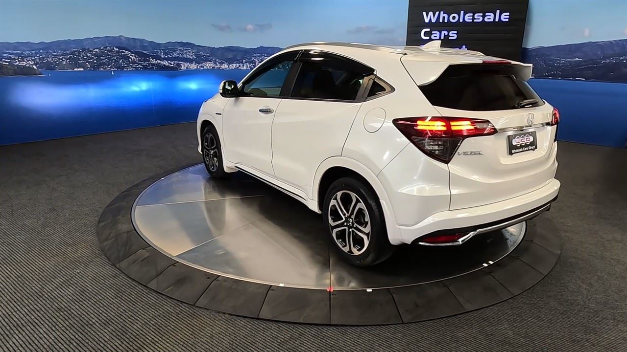 Vehicle image 3