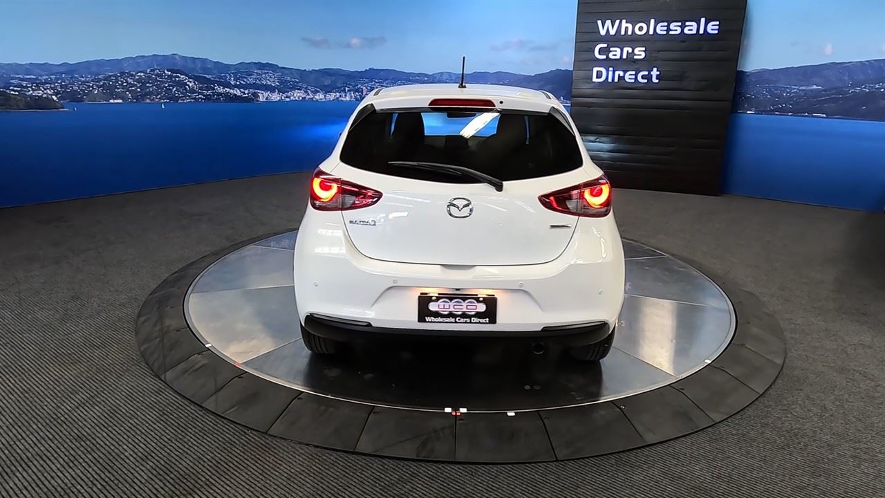 Vehicle image 4