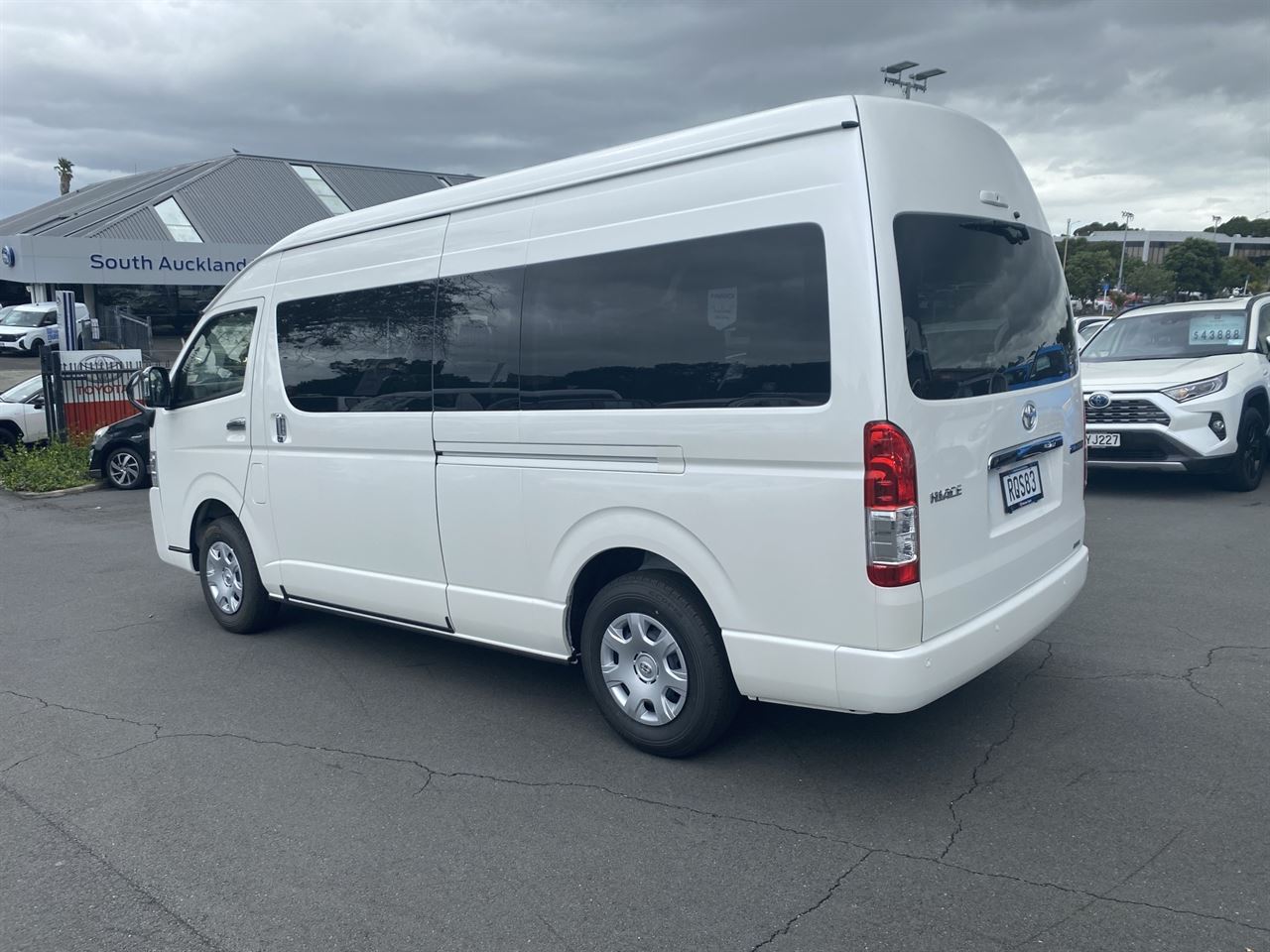 Vehicle image 5