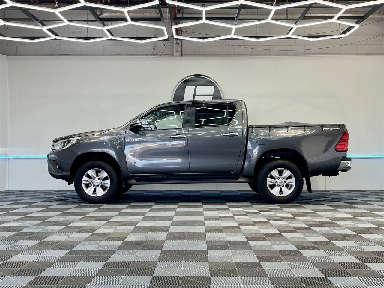 Vehicle image 5