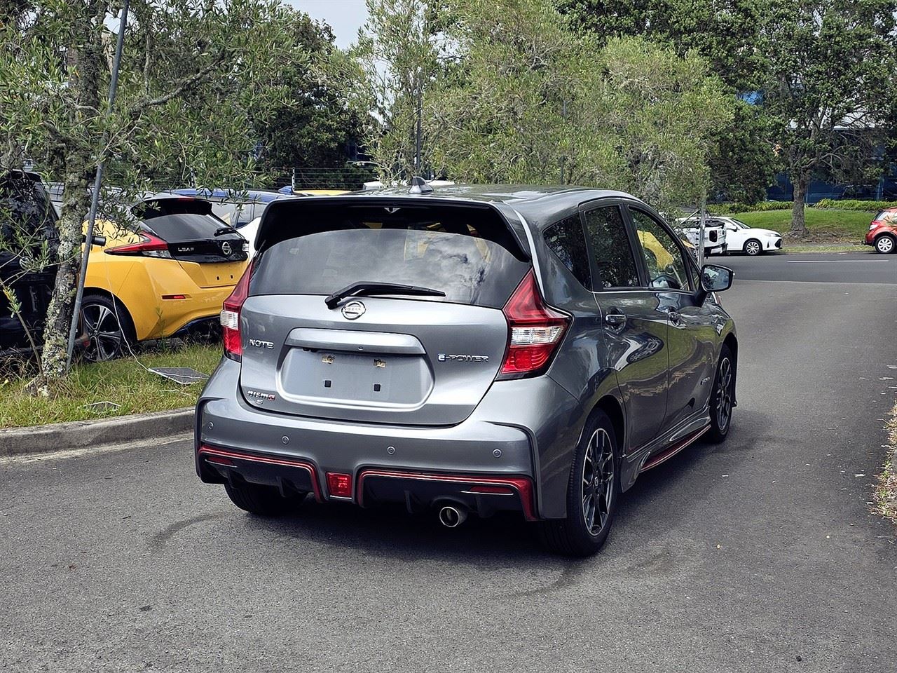 Vehicle image 4