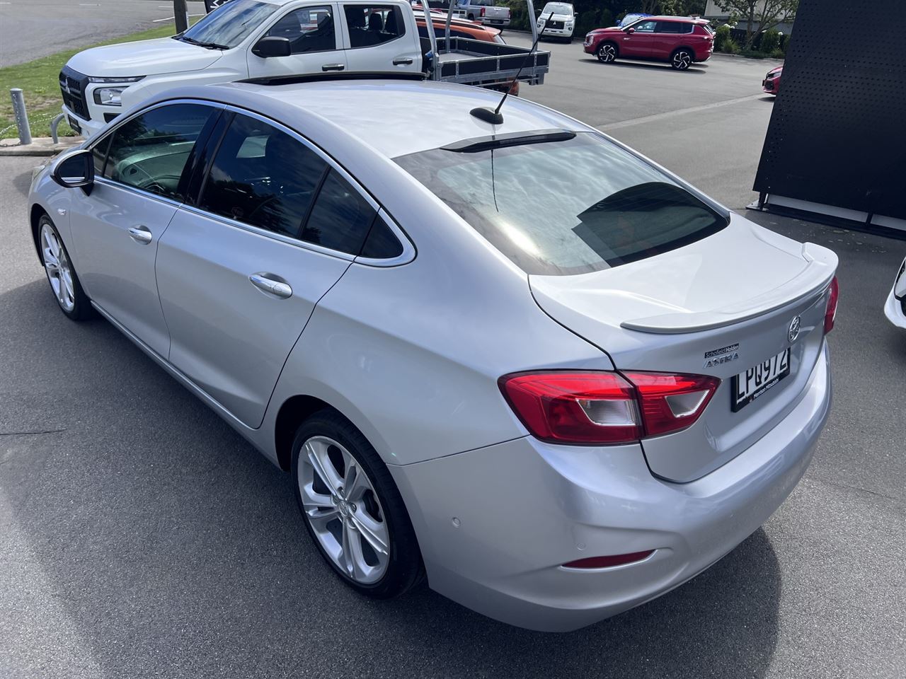 Vehicle image 4