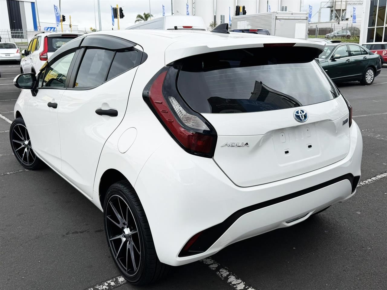 Vehicle image 4