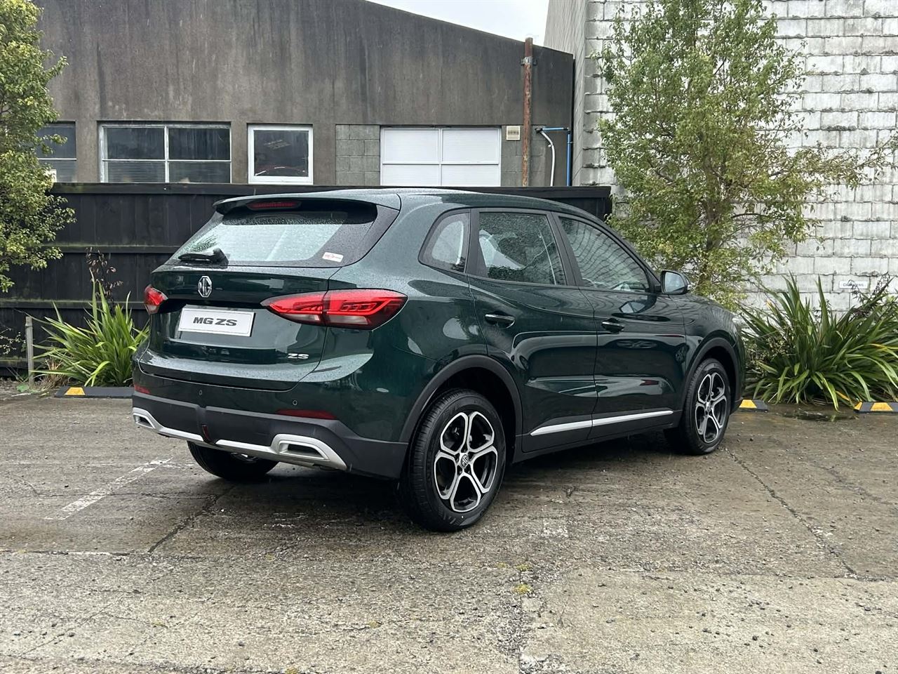 Vehicle image 3