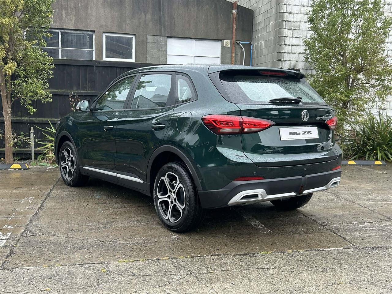 Vehicle image 4