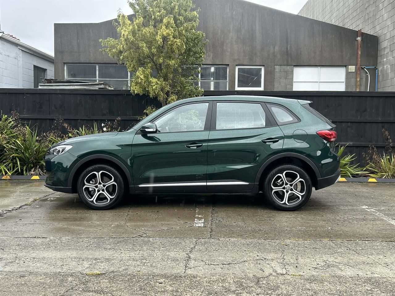 Vehicle image 5