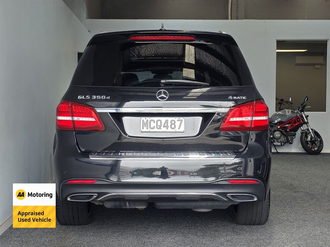 Vehicle image 5