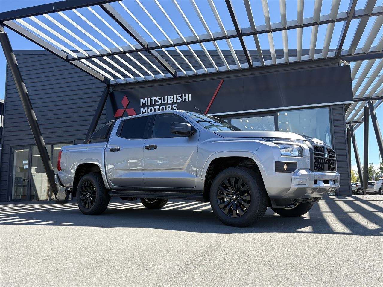 Vehicle image 4