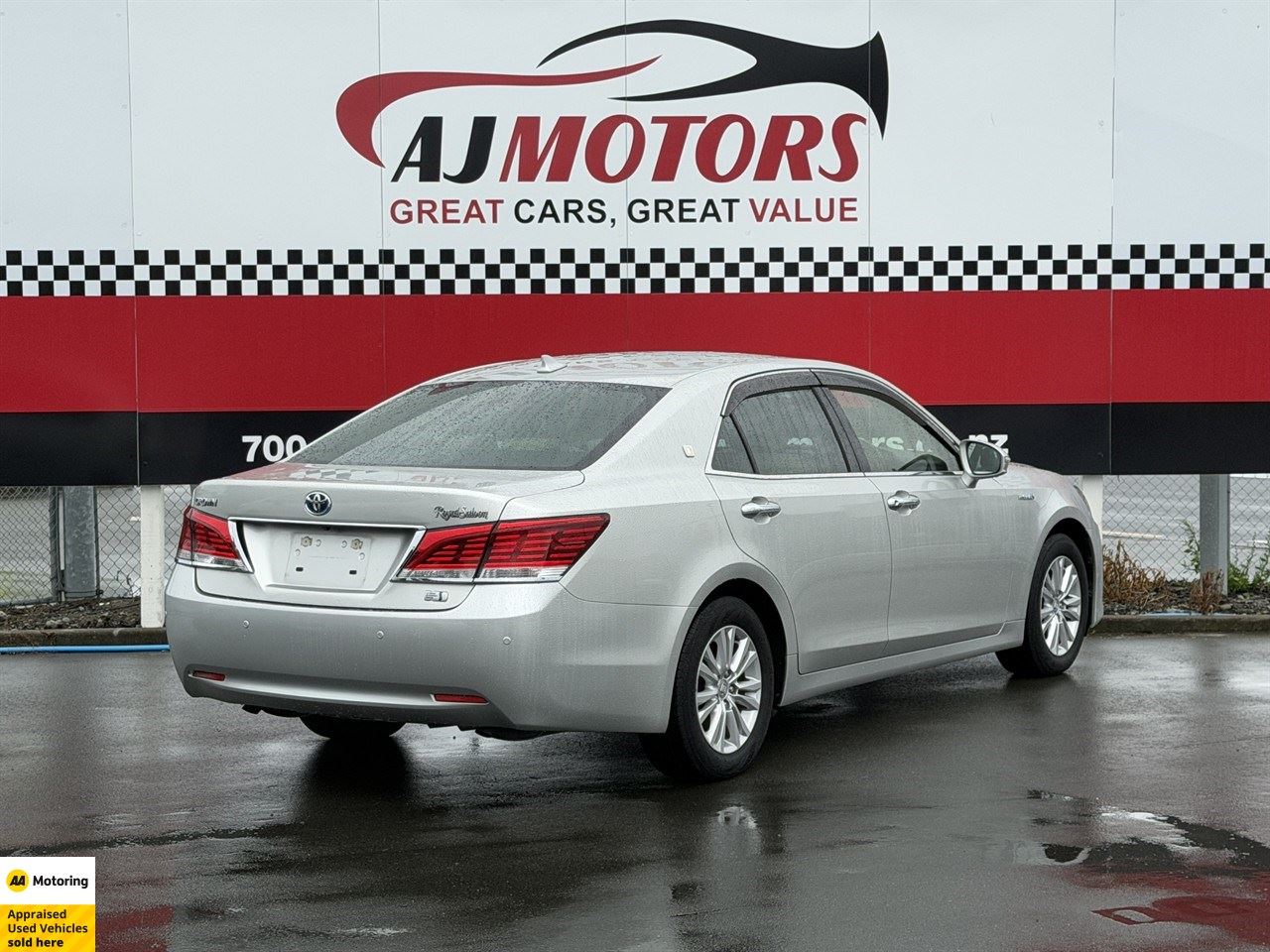 Vehicle image 5