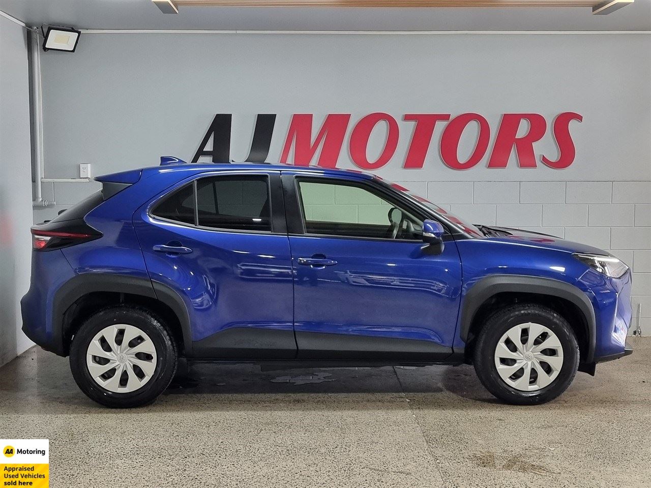 Vehicle image 5