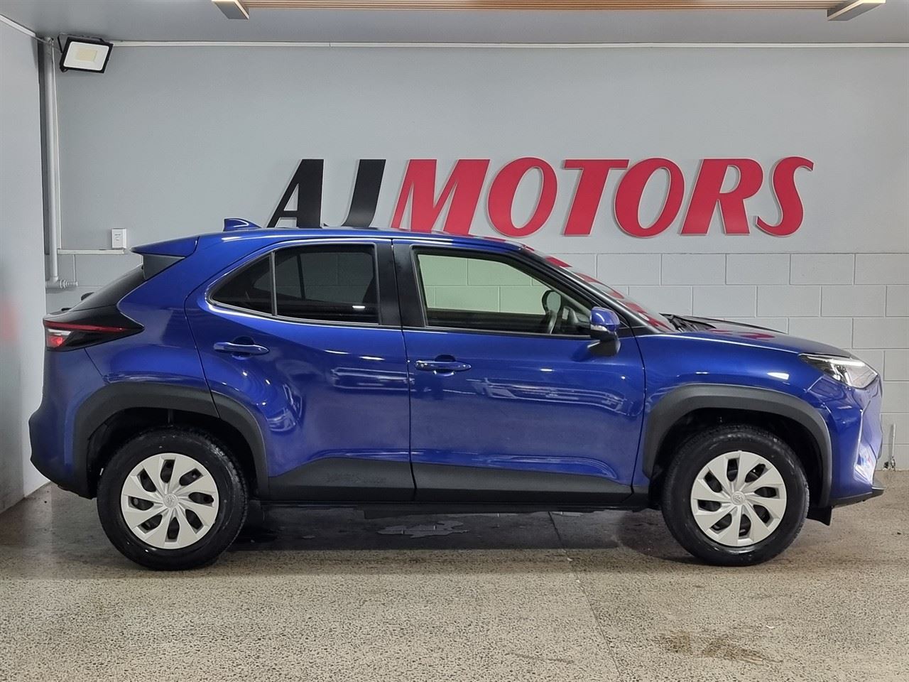 Vehicle image 5