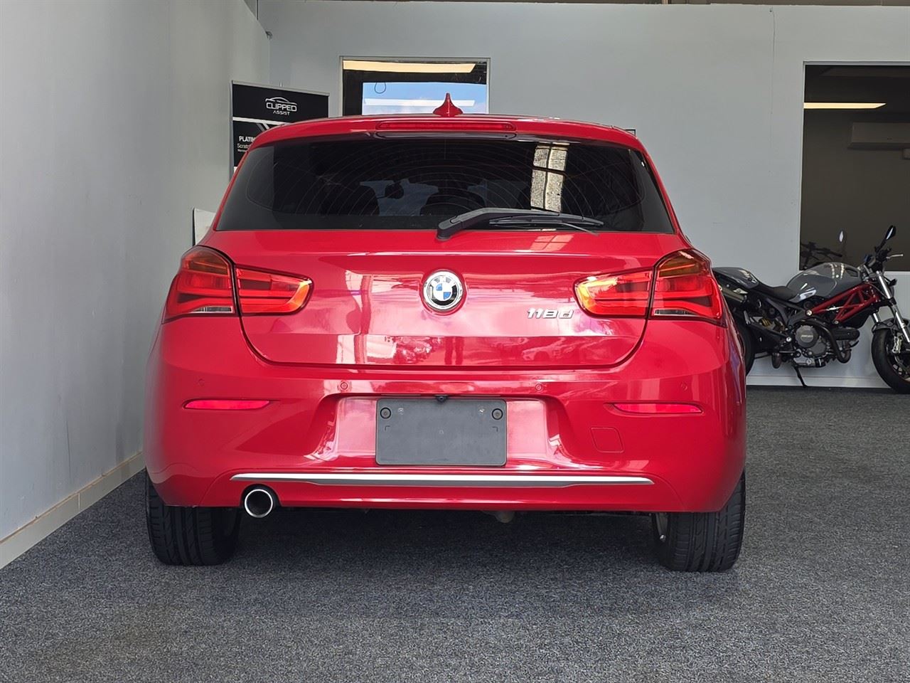Vehicle image 5