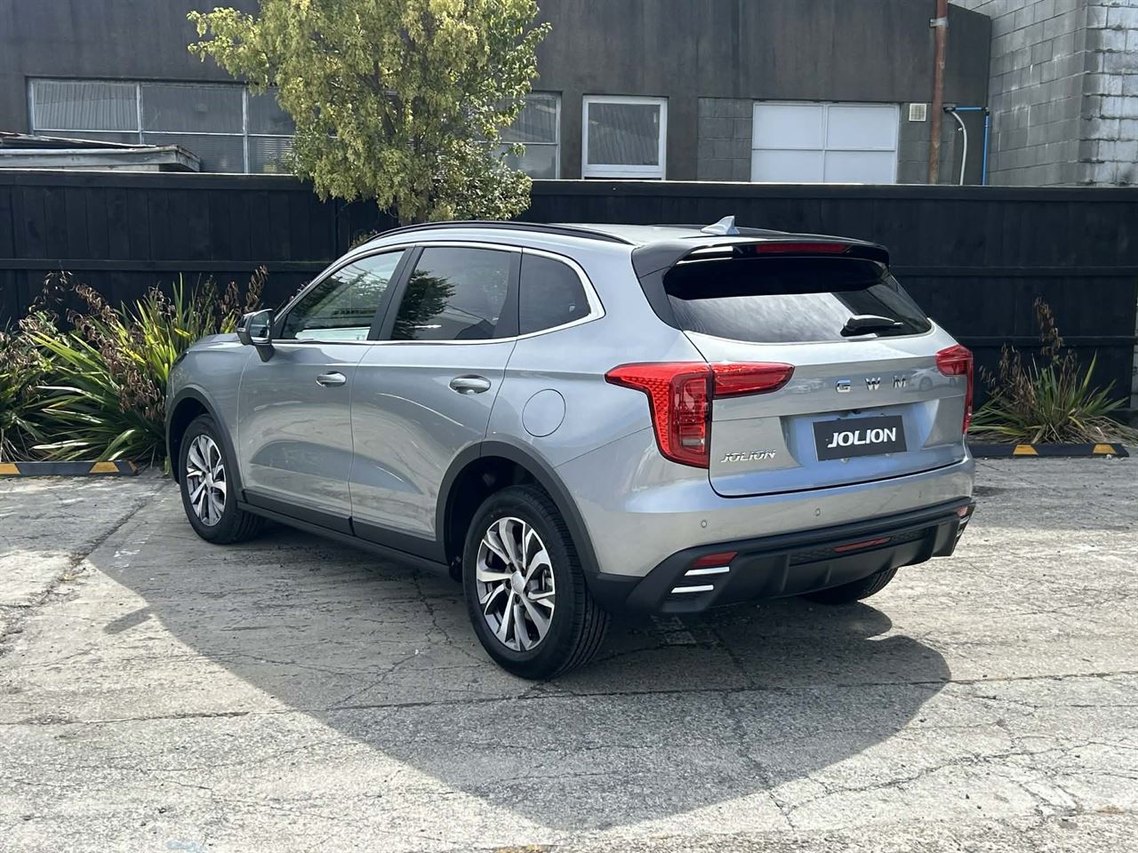 Vehicle image 4