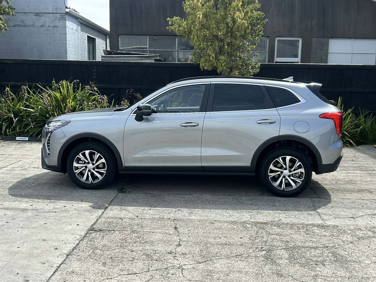 Vehicle image 5