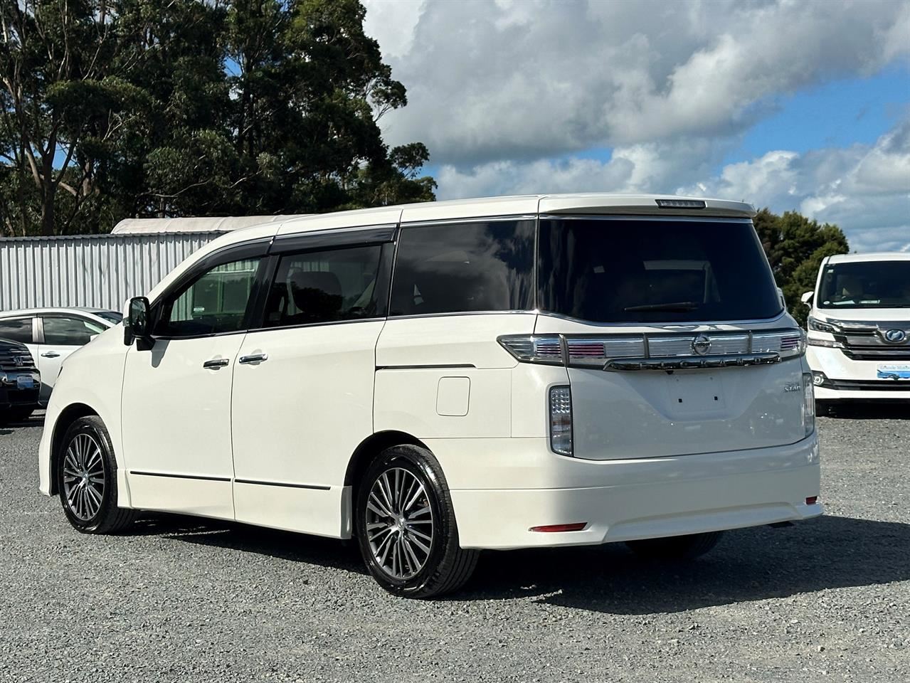 Vehicle image 4