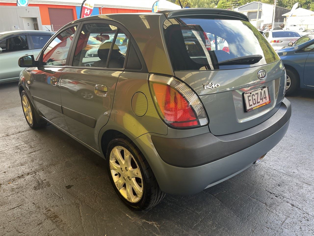 Vehicle image 4