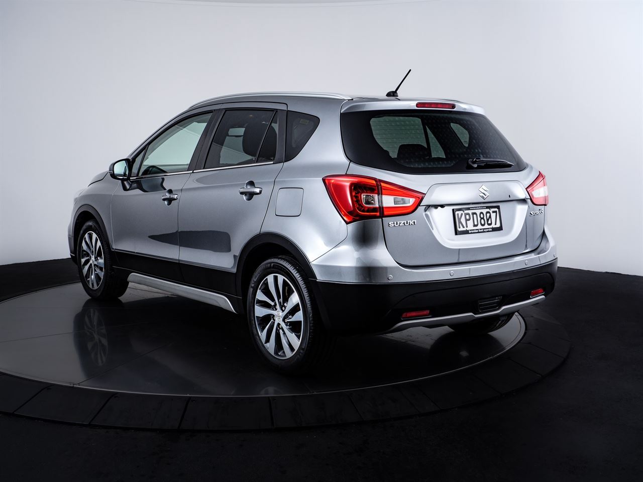 Vehicle image 5