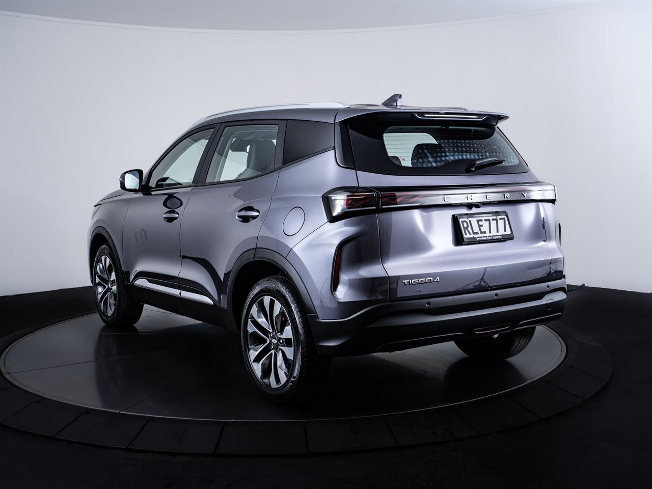 Vehicle image 5