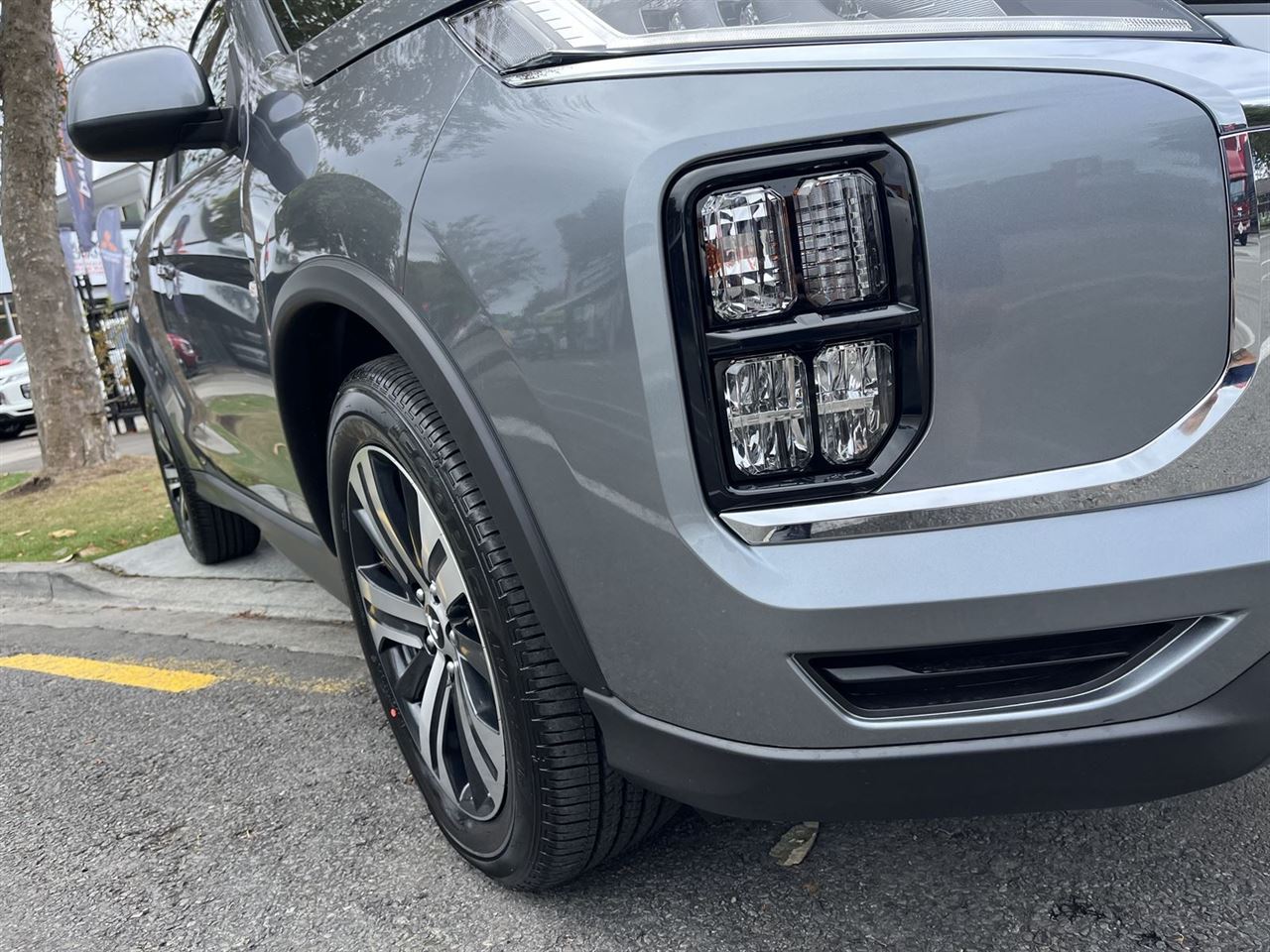 Vehicle image 3