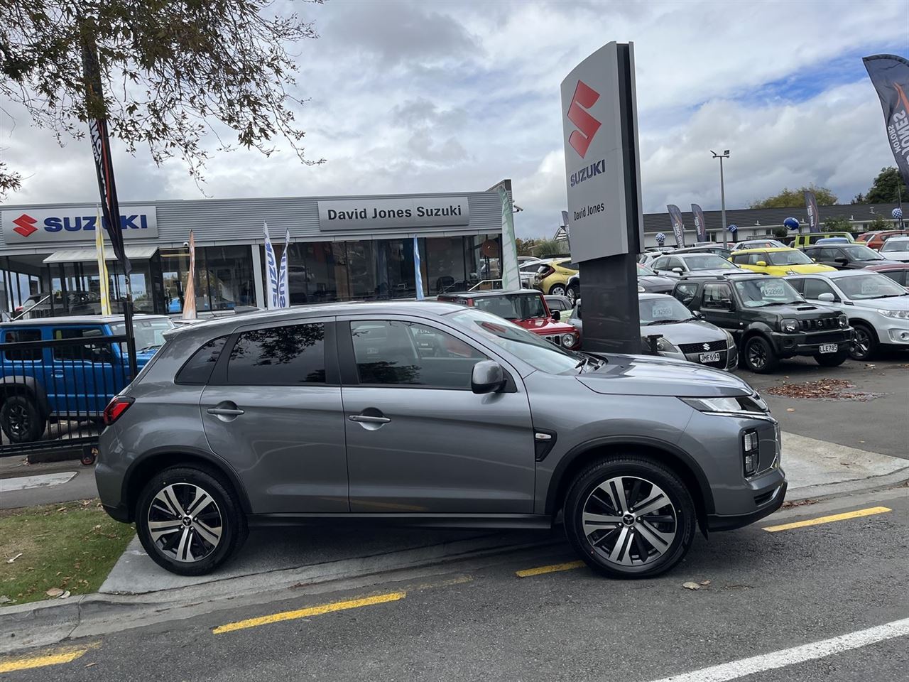 Vehicle image 4