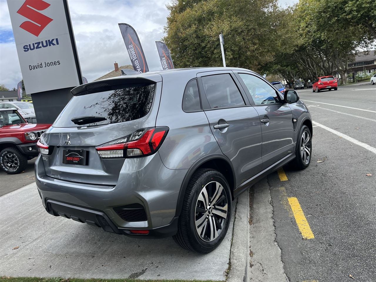 Vehicle image 5