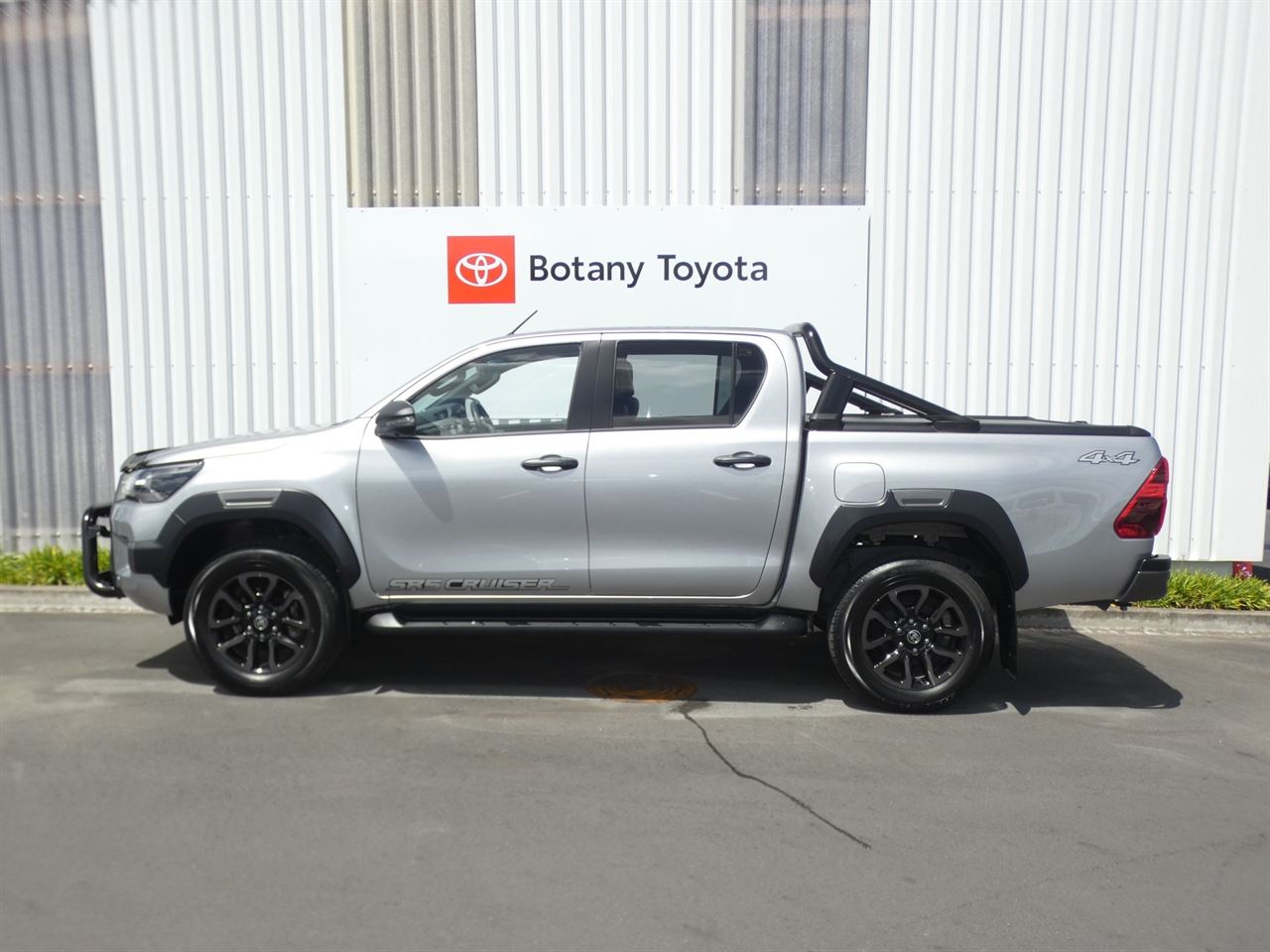 Vehicle image 5