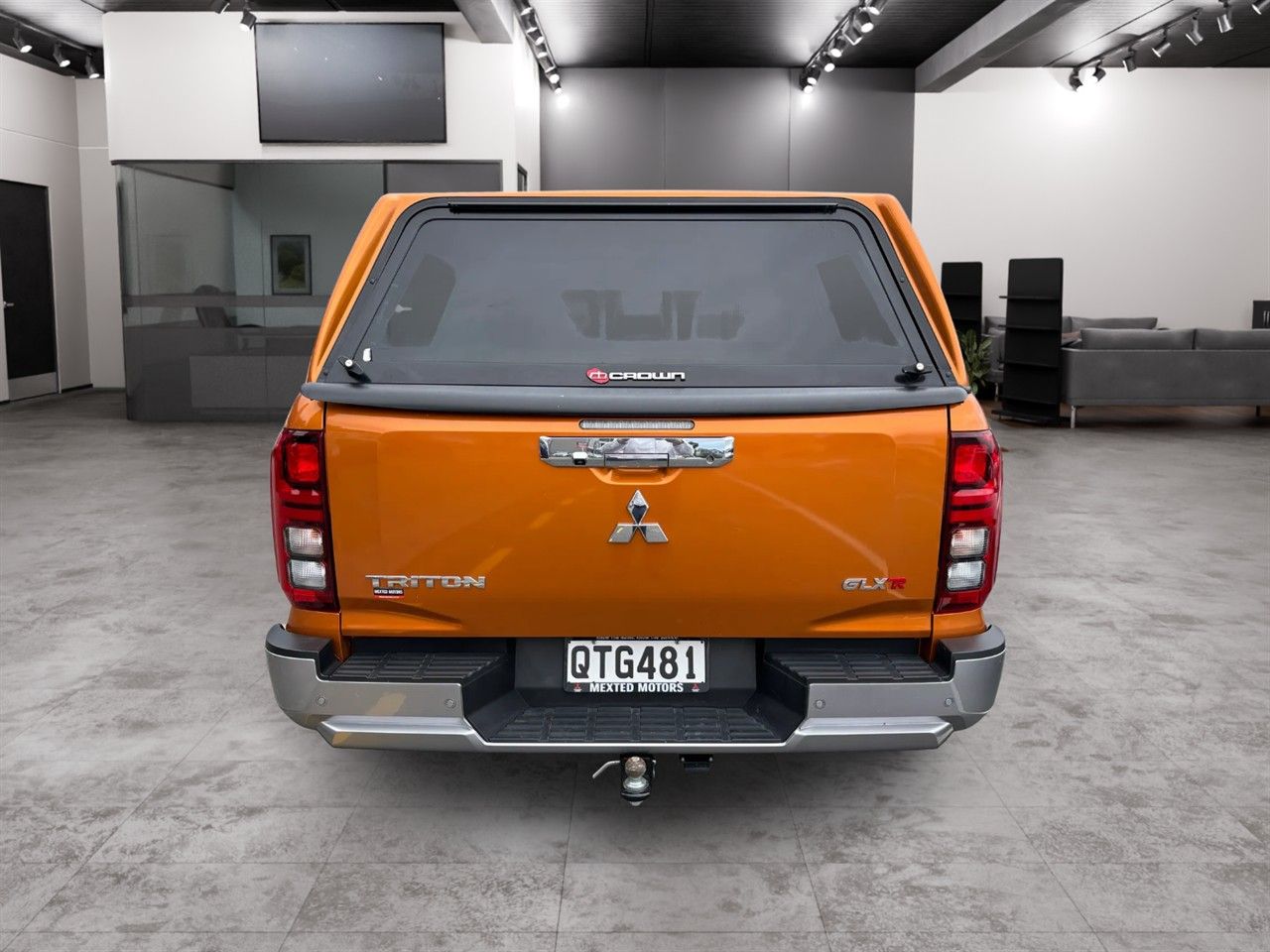 Vehicle image 5