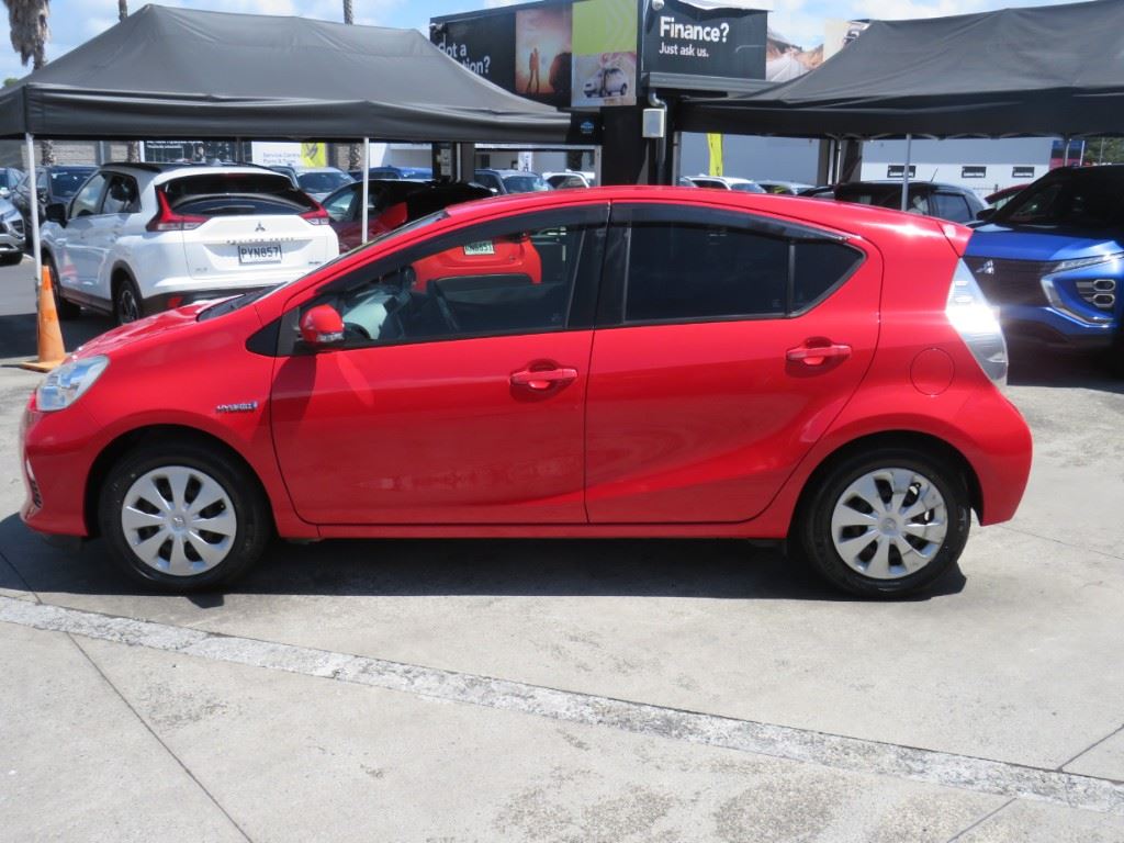 Vehicle image 5