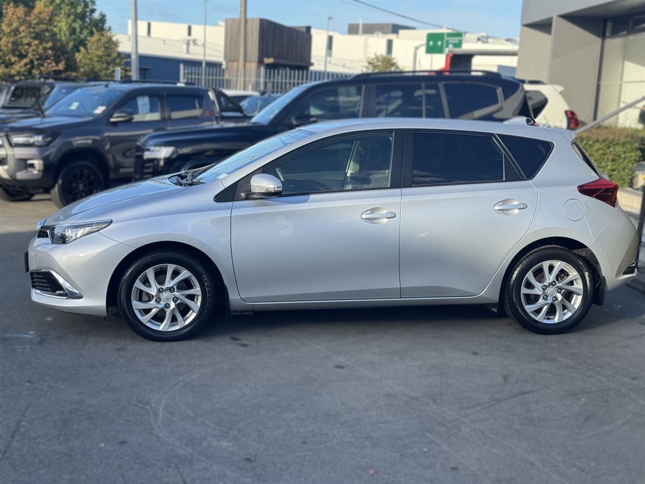 Vehicle image 4