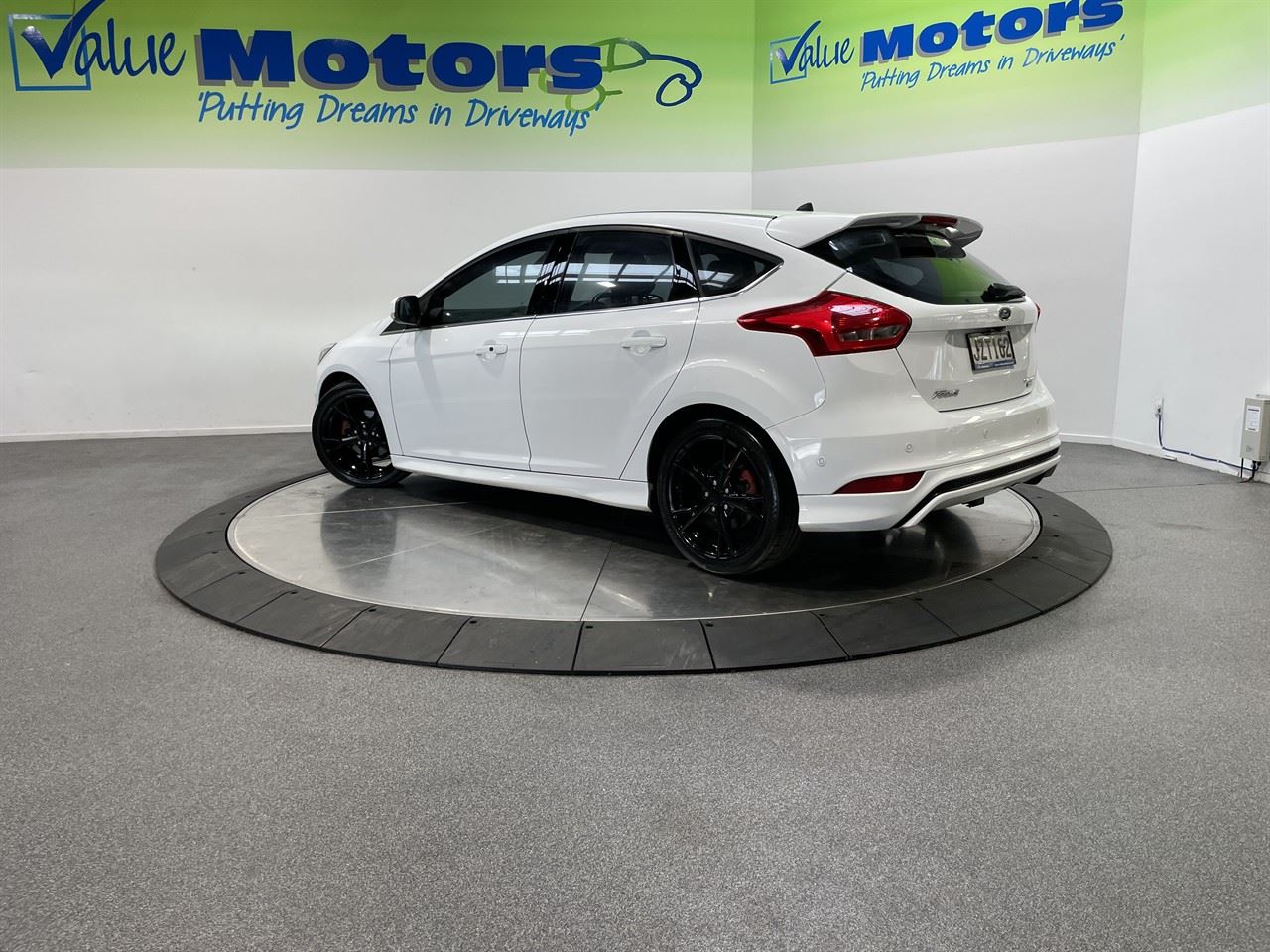 Vehicle image 5