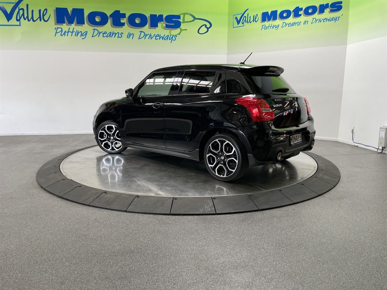Vehicle image 5