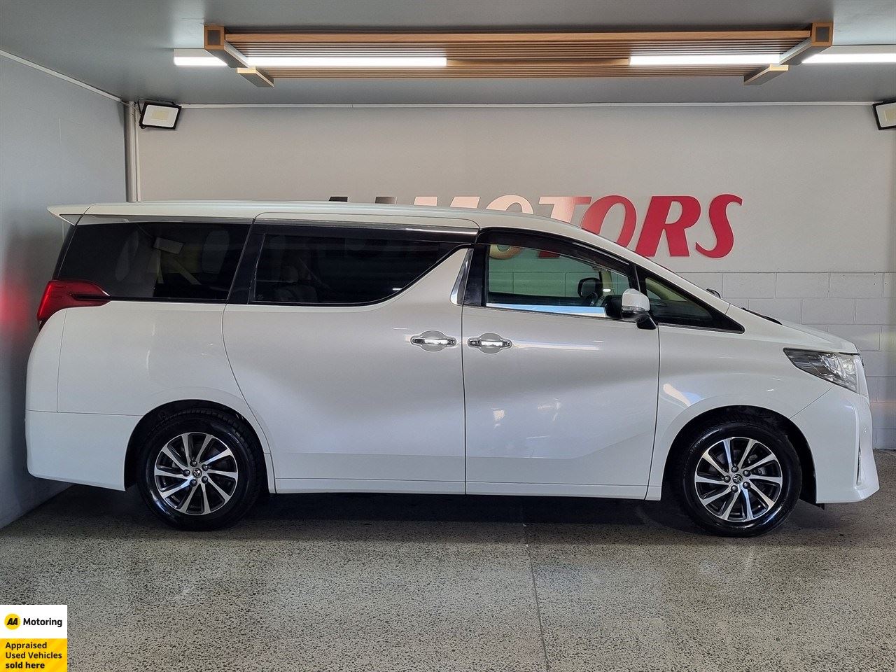 Vehicle image 5