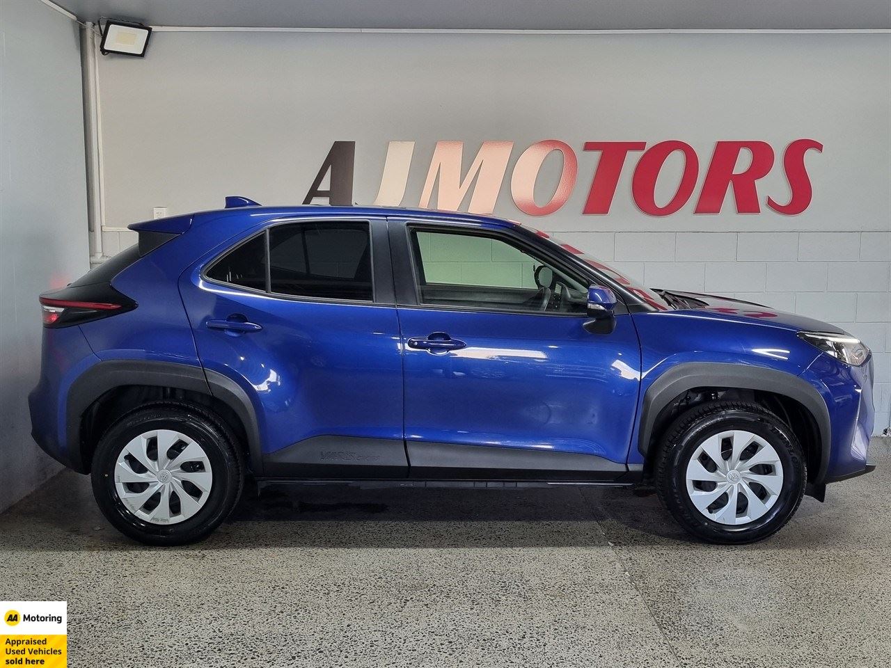 Vehicle image 5