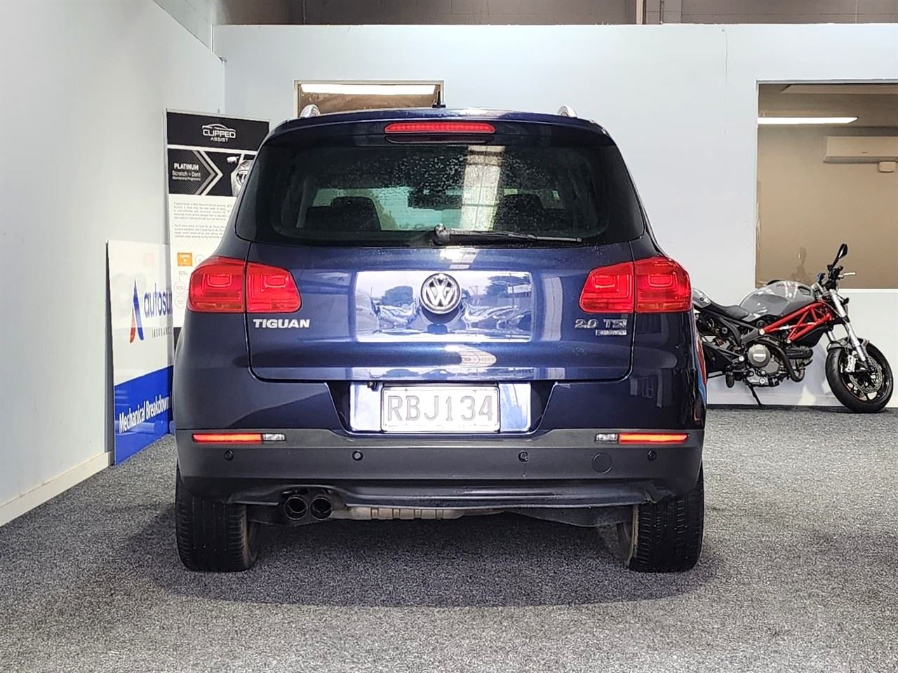 Vehicle image 5