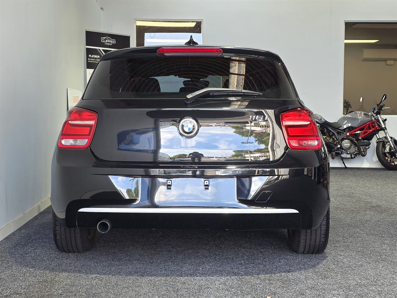 Vehicle image 5