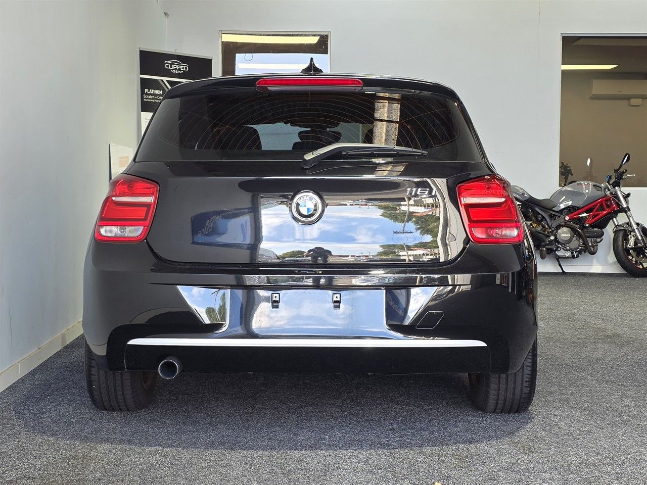 Vehicle image 5