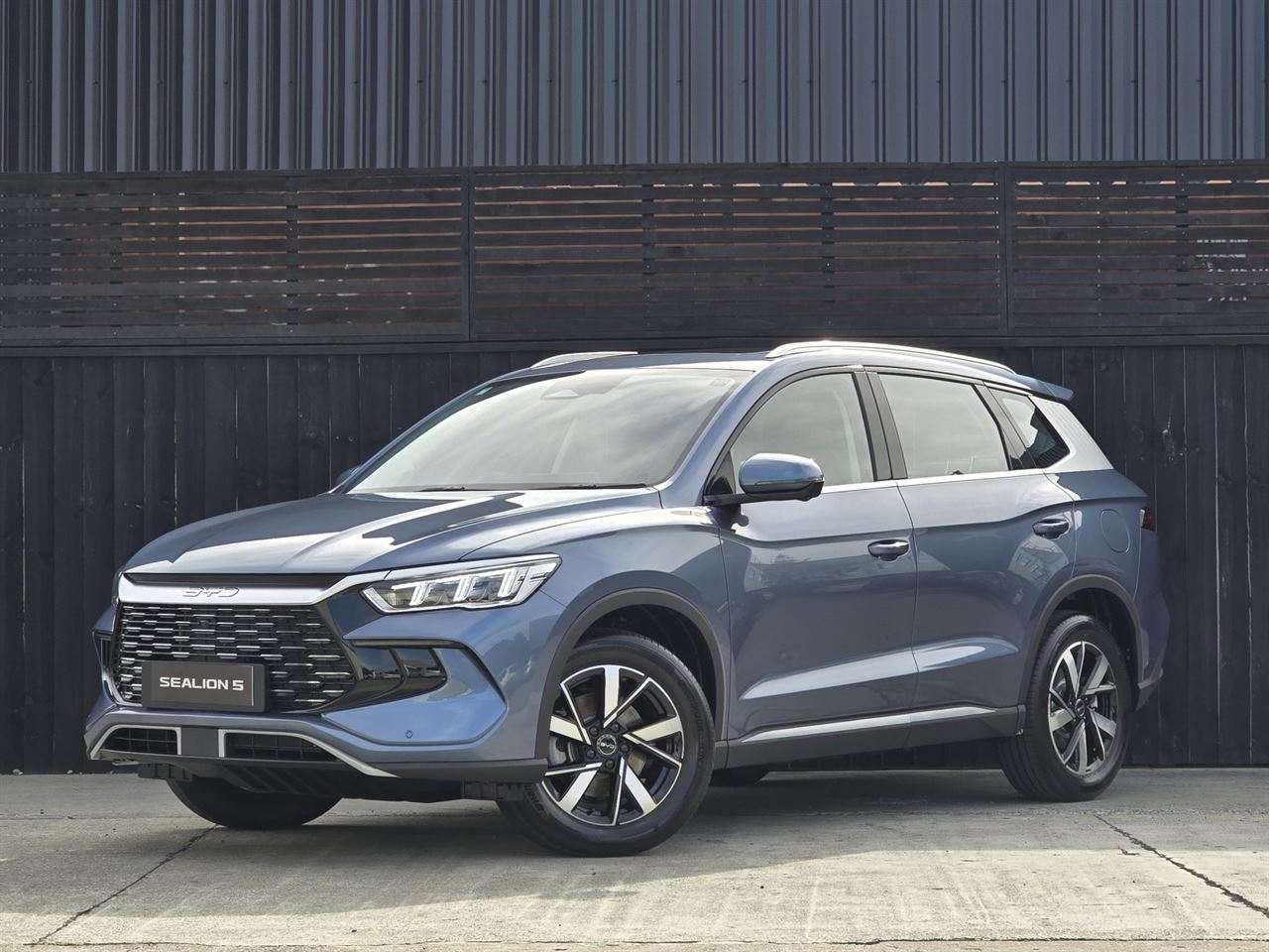Vehicle image 5