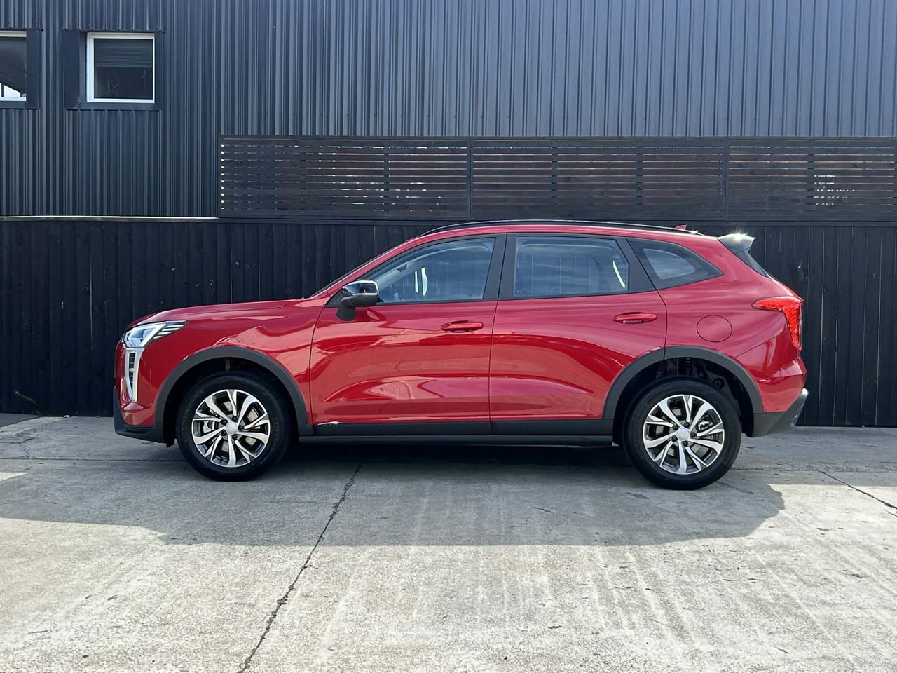 Vehicle image 5